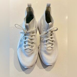 Well Loved Lululemon charge mid workout shoes in White